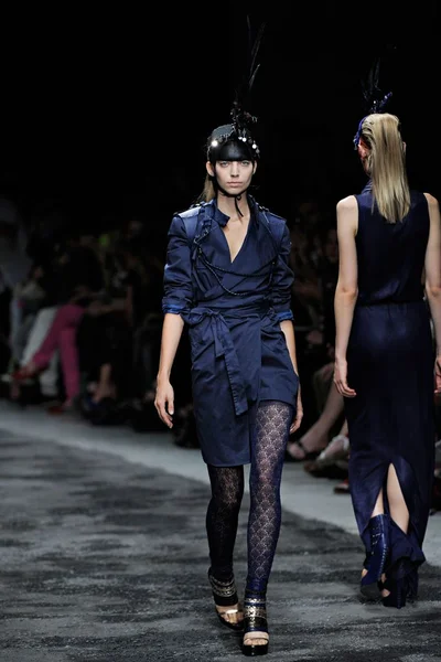 Look 15